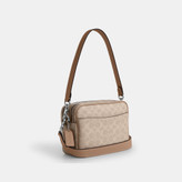 کیف دوشی زنانه کوچ مدل Carey Signature Canvas