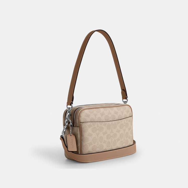 کیف دوشی زنانه کوچ مدل Carey Signature Canvas
